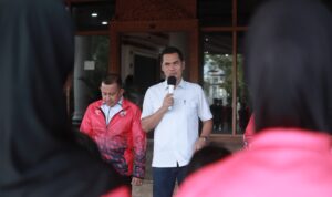 Sekretaris Daerah (Sekda) Aceh, M. Nasir, secara resmi melepas kontingen Taekwondo Setda Aceh (TSA) menuju Sumatera Utara. (FOTO | BIRO ADPIM SEKDA ACEH)