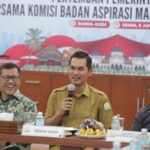 WhatsApp Image 2026-06-08 at 16.40.14 Sekretaris Daerah (Sekda) Aceh, M. Nasir, menerima kunjungan kerja Badan Aspirasi Masyarakat (BAM) DPR RI di Ruang Potensi Daerah I Sekretariat Daerah Aceh, Senin (8/6).