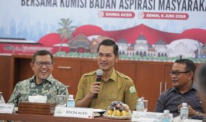 WhatsApp Image 2026-06-08 at 16.40.14 Sekretaris Daerah (Sekda) Aceh, M. Nasir, menerima kunjungan kerja Badan Aspirasi Masyarakat (BAM) DPR RI di Ruang Potensi Daerah I Sekretariat Daerah Aceh, Senin (8/6).