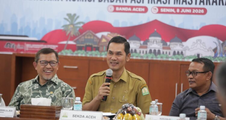 Sekretaris Daerah (Sekda) Aceh, M. Nasir, menerima kunjungan kerja Badan Aspirasi Masyarakat (BAM) DPR RI di Ruang Potensi Daerah I Sekretariat Daerah Aceh, Senin (8/6).