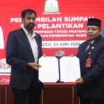 WhatsApp Image 2026-06-23 at 14.29.13 Gubernur Aceh, Muzakir Manaf, melantik Dr. Misran Fuadi, S.Ag., MAP sebagai Kepala Dinas Syariat Islam Aceh dalam sebuah prosesi pelantikan yang berlangsung di Pendopo Gubernur Aceh, Selasa (23/6/2026).