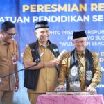 WhatsApp Image 2026-06-23 at 17.35.52 Menteri Pendidikan Dasar dan Menengah (Mendikdasmen), Prof. Abdul Mu'ti, meresmikan sejumlah sekolah penerima bantuan Program Revitalisasi Sekolah Tahun 2026, Selasa (23/06/2026), di Banda Aceh.