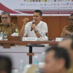Sekretaris Daerah (Sekda) Aceh M. Nasir menerima audiensi sekitar 15 mahasiswa dari berbagai kampus di Posko Penanggulangan Bencana Kantor Gubernur Aceh, Selasa, (23/06/2026).
