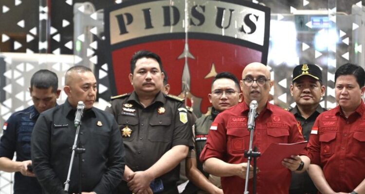kejagung-tahan-mantan-pimpinan-bgn Kejaksaan Agung (Kejagung) menetapkan satu tersangka baru dalam kasus korupsi tata kelola program Makan Bergizi Gratis (MBG).