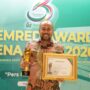 Direktur Utama PT Bank Aceh Syariah, Fadhil Ilyas, menerima penghargaan Pemred Award 2026 kategori Corporate Leadership – The Best Communication
