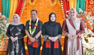 WhatsApp Image 2026-07-05 at 19.09.33 Ketua TP PKK Aceh Marlina Muzakir, usai menyambut kedatangan Kapolda Aceh yang baru Irjen Pol Ruddi Setiawan, beserta Ketua Bhayangkari Polda Aceh Sari Ruddi