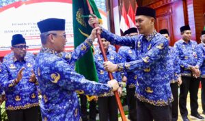 WhatsApp Image 2026-07-14 at 13.10.47 Sekretaris Daerah (Sekda) Aceh Muhammad Nasir resmi dilantik sebagai Ketua Dewan Pengurus KORPRI Aceh masa bakti 2025–2030 oleh Ketua Umum Dewan Pengurus KORPRI Nasional, Prof. Zudan Arif Fakrullah, di Anjong Mon Mata, Kompleks Meuligoe Gubernur Aceh, Selasa (14/7/2026).