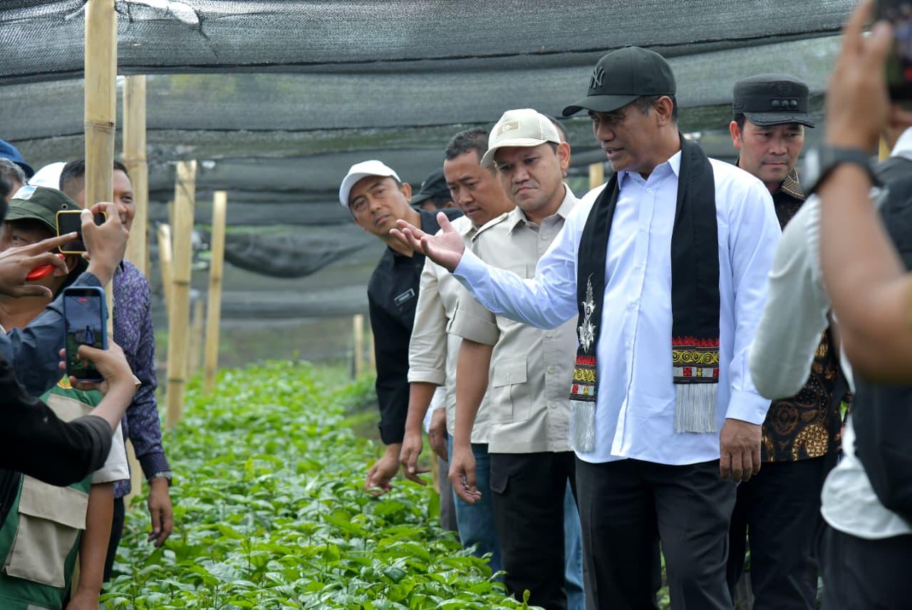 Menteri Pertanian Republik Indonesia, Andi Amran Sulaiman, mengapresiasi kinerja Pemerintah Aceh dibawah nahkoda Muzakir Manaf-Fadhlullah (Mualem-Dek Fadh), atas komitmen dalam memajukan sektor pertanian.