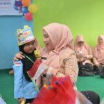 WhatsApp Image 2026-07-15 at 21.55.03 Ketua DWP Aceh Malahayati M. Nasir Salurkan Bantuan Perlengkapan Sekolah, untuk Ratusan Siswa Terdampak Banjir.